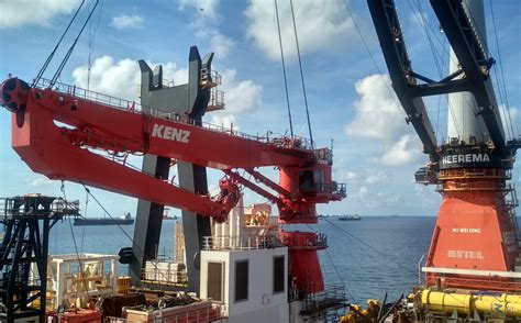 Knuckle Boom Cranes: High Quality Offshore Cranes - KenzFigee