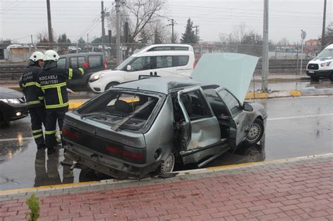 Kocaeli'de trafik kazasında 3 kişi yaralandıs