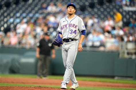 Kodai Senga struggles as Mets lose series to last-place Royals