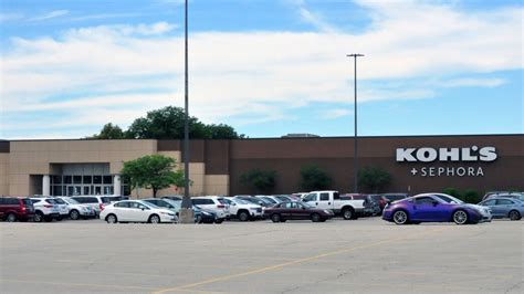 Kohl’s beats on 2Q profits as department store cuts inventory amid cautious consumer spending