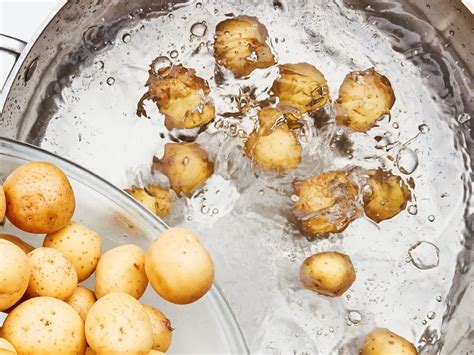 Koka potatis med lock