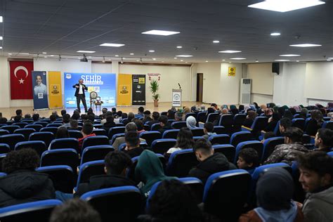 Konya'da Şehir Konferansları devam ediyors