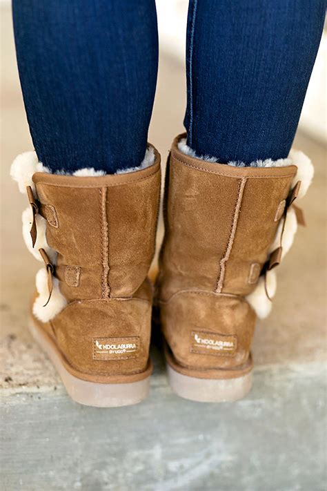 Koolaburra vs ugg. Dec 13, 2021 · In general, Bearpaw is affordable than the Ugg boots. But the premium boots price for each brand is almost the same. The average price of Uggs is $70 to $200 whereas Bearpaw boots are available between $60 to $180. This happens due to higher-quality materials in Ugg boots. Related: Cheap Blundstone … 