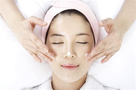 Korean facial spa. Are you tired of your dull and uninspiring bathroom? Do you dream of having a spa-like retreat right at home? Look no further. In this article, we will explore a variety of beautif... 