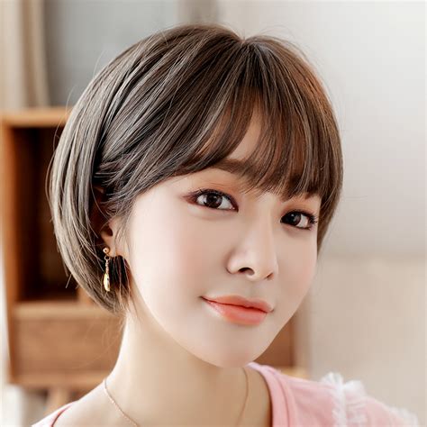 10. Short Bob with Bangs. In this style, the major characteristics are a brunette bob that reaches the nape of the neck in length, with layers, and full-face bangs. The locks of this style are cut short at the ends so that your ears can be seen. The bangs have an extension that can be tucked behind the ear.