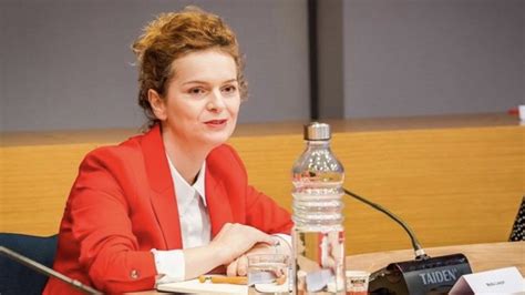 Kosova: Flutura Kusarinin Tacize karşı mücadelesinde adalet aramakta kararlı desteği.