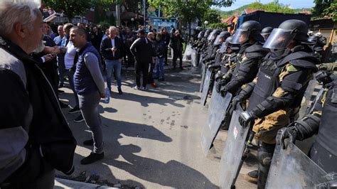 Kosovo Serbs clash with NAT0-led peacekeepers outside municipal building