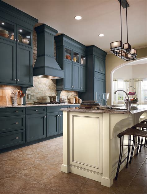 Create your dream kitchen with on-trend KraftMaid paint colors. Due to manufacturing variances, limitations of computer screens and the variation in natural lighting, actual colors may vary from the images you see here. Please order a sample or visit your local dealer to see actual products. Samples are unable to be refunded. All Sales are final.. 
