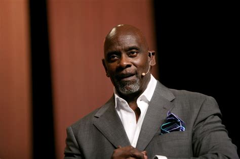 Chris Gardner took birth on February 9, 1954, in a place named Milwaukee, Wisconsin. He is also quite famous and well known for his skills in stockbroking. In 1987, he founded a stockbrokerage company named as Gardner Rich & Co. this company was based out of Chicago, Illinois. But unfortunately, he has lost his wife.. 