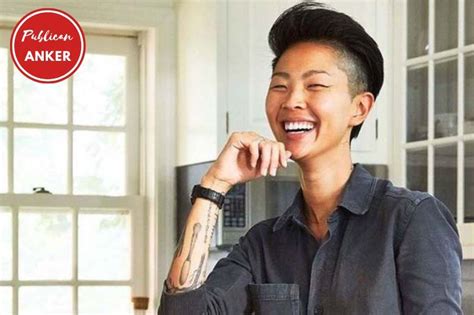 Kristen kish net worth. 1 Salarju, Worth Net, u Dħul; 2 Ħajja ta 'dating, Ħabiba, Affarijiet; 3 Aħwa, Ġenituri, u Familja; 4 Għoli u piż; 5 Fatti ta 'Kristen Kish; Salarju, Worth Net, u Dħul. Kristen ħadmet bħala Chef de Cuisine fil-Mento Boston ta ’Barbara Lynch fl-2012 qabel ma pparteċipat fuq Top Chef. 