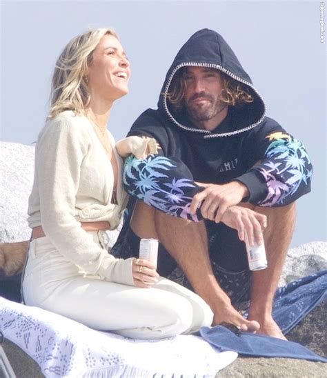 Kristin Cavallari didn't mind getting real with her fans while sharing a series of portraits taken outside a Nashville flower shop on Saturday. The reality star, 35, posed with a bouquet of ...