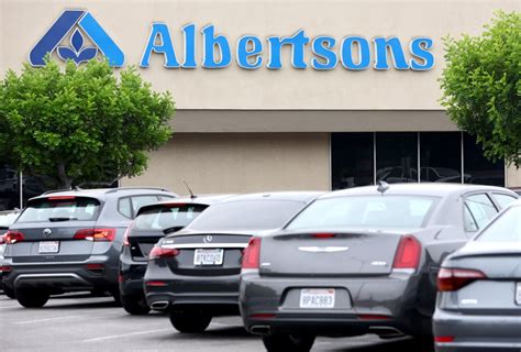 Kroger, Albertsons in talks to sell hundreds of stores, some in California, to supply giant C&S