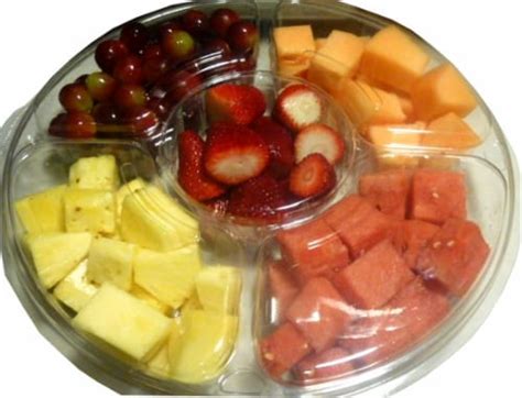 Kroger fruit trays. Total Fat 0g 0%. Sodium 150mg 5%. Total Carbohydrate 9g 6%. Protein 0g 0%. *The % Daily Value (DV) tells you how much a nutrient in a serving of food contributes to a daily diet. 2,000 calories a day is used for general nutrition advice. Ingredients. Large Fruit Tray w/Dip. Allergen Info. Undeclared Does Not Contain Declaration Obligatory ... 