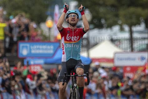 Kron wins 2nd stage of Spanish Vuelta marred by thumbtacks