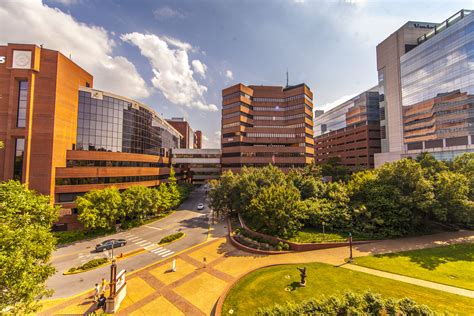 Vanderbilt University Medical Center 1211 Medical Center Drive, Nashville, TN 37232 (615) 322-5000. Making Health Care Personal Our Vision: The world leader in advancing personalized health Our Mission: Personalizing the patient experience through our caring spirit and distinctive capabilities .. 