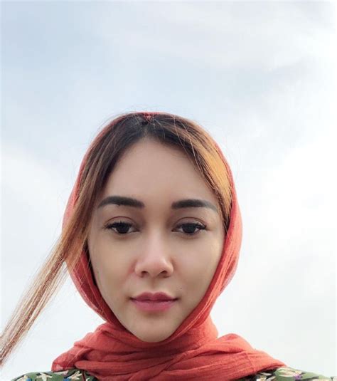 Krudug. Follow @melayutudung on Twitter to see the latest tweets from Malay women wearing tudung, a traditional headscarf. You can also check out other popular accounts related to Malay culture, such as @awekdara_, @malayboleh, @pelancapsetia, and @tudung. 