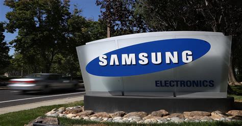 The Samsung Electronics Co PE ratio based on its reported earnings over the past 12 months is 21.81.The shares last closed at KR₩69,700.. The PE ratio (or price-to-earnings ratio) is the one of the most popular valuation measures used by stock market investors.. 
