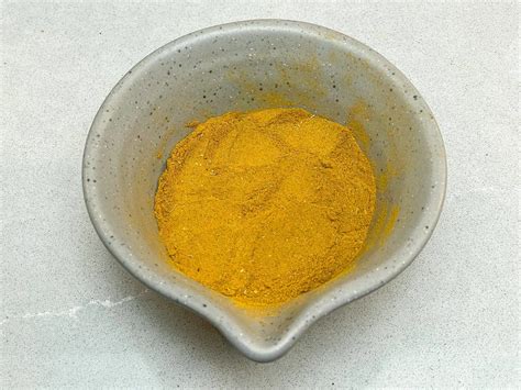 Krydda  tillsammans curry,  krydda  samt peppar.