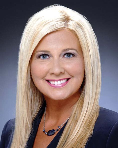 Aug 25, 2023 · Lindsey Brown is an American journalist who is currently working as a 9 and 10 pm News Anchor at KSTP 5 Eyewitness News in St Paul, Minnesota. Prior to this, she worked for WMC-TV as a News Anchor. Brown attended and graduated from High School and in 2005, she graduated from the University of Mississippi with a Bachelor's degree in Journalism. 