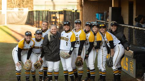 Ksu softball roster. The official 2022 Softball Roster for the Kennesaw State University Owls. 