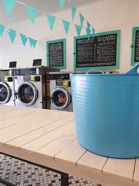 Look for a laundromat that is always open if you want to do your laundry late at night or early in the morning. 2. Separate your colors and whites and layer them in your laundry basket. Some people will wash whites on one night and return to the laundromat the next day to wash their colors.. 