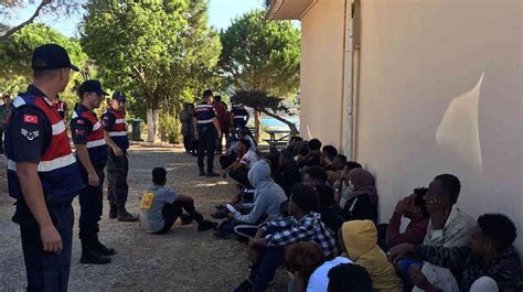 Kuşadası’nda 3 düzensiz göçmen ile 2 organizatör yakalandıs