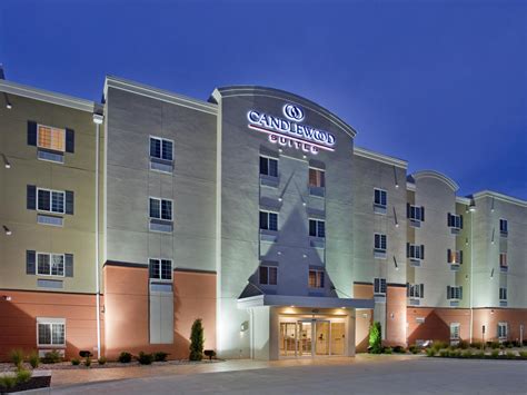 Hampton Inn & Suites Kutztown. From Ursus Aureus, Inc., a subsidiary of the Kutztown University Foundation. As an additional service to our visitors, we provide links below to hotel options listed on area visitors bureau or chamber of commerce websites. Click on the links to view the hotel options: . 