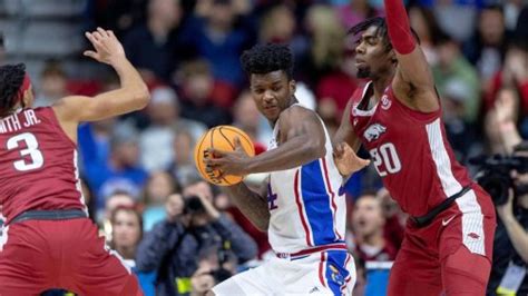 Ku basketball vs arkansas. Kansas men’s basketball fell short in its second-round matchup with the Arkansas Razorbacks by a final score of 72-71. This loss concludes the season for the Jayhawks, and before Jayhawk nation ... 