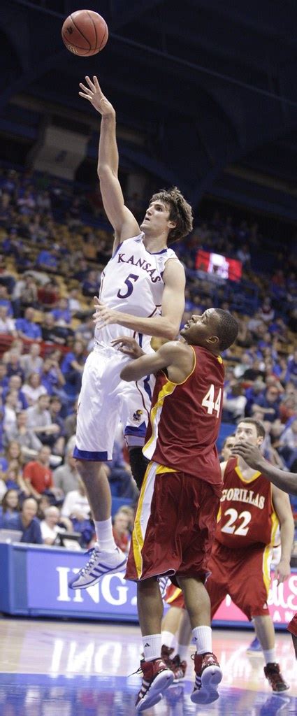 Ku basketball vs pittsburg state. Nov 4, 2022 · LAWRENCE, Kan. (WIBW) - No. 5 Kansas men’s basketball unofficially opened its season with an exhibition match against Pittsburg State on Thursday night, and took the Gorillas down 94-63 ... 