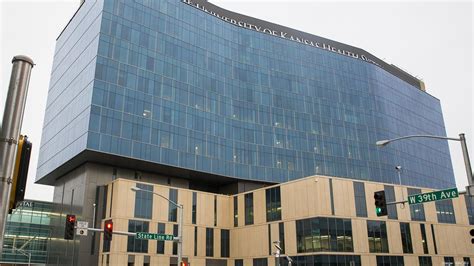 The University of Kansas Hospital Cambridge Tower A is an expansion on the main campus in Kansas City, Kansas. The facility creates an environment of healing and a welcoming atmosphere for patients, family members and visitors, while fostering teaching and academic medicine. . 