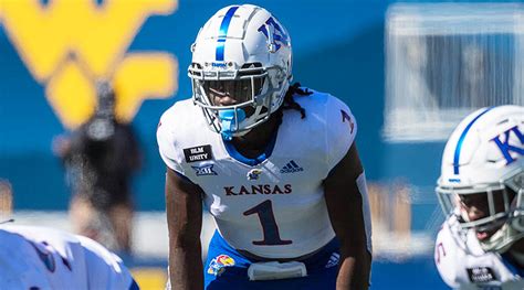 Ku football 2021. Nov 14, 2021 · November 14, 2021 · 9 min read. AUSTIN — Kansas football's 2021 regular season continued Saturday with a Big 12 Conference road matchup at Texas. The Jayhawks came in off of a loss at home against Kansas State. The Longhorns came in off of a loss on the road against Iowa State. Both sides were looking to end extended losing streaks. 