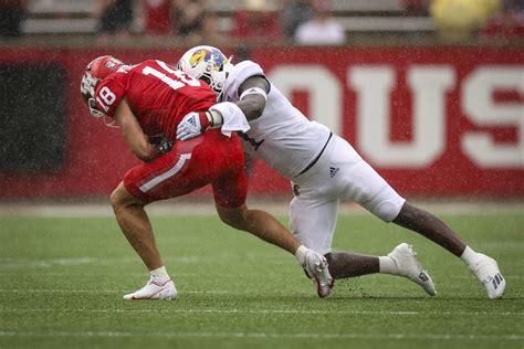 Live scores from the Kansas and Houston FBS Football game, including
