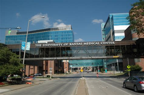 About the University of Kansas Medical Center. Excellence in academics. Excellence in research. Learning to provide excellent patient care. Our orthopedics doctors and surgeons have more experience with complex injuries and conditions than other orthopedics programs in Kansas City. Call 913-588-1227 or request an appointment.. 