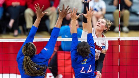 18 dic 2015 ... The Kansas volleyball team lost in the national semifinals of the NCAA tournament to the Nebraska Cornhuskers, 3 sets to 1.