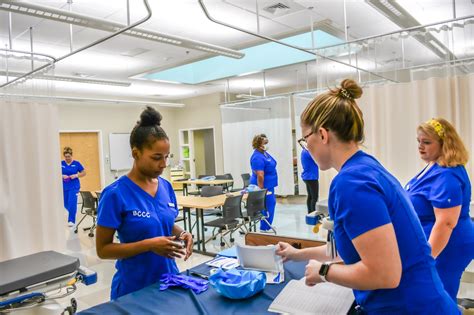 Dec 13, 2018 ... The KU School of Nursing Community College Nursing Partnership program offers the convenience of staying at a local community college while .... 