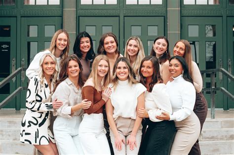 If you gravitate toward sorority recruitment outfits that are more professional than glam, now is the time to break out your business-minded best, especially if rushing for an academic association. We love sexy pencil skirts, elegant silk blouses, and chic hairstyles that keep your tresses pristine and out of the way. A practical pair of heels .... 
