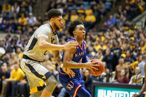 Kansas and West Virginia are tied 14-14 with 11:06 left in 1st half. Tre Mitchell has seven points to lead West Virginia and all scorers, and he hasn't missed a shot. He's 3-for-3 from the field .... 
