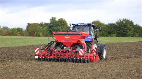 KUHN has developed a PLANTER 3 range containing four families of 