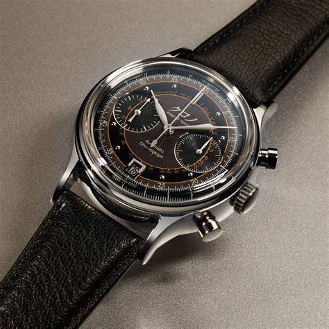Kurono tokyo. The Kurono Calendrier 'Type I' is a complete calendar watch with a classic coin-edged bezel that ushers in a new design language by master watchmaker Hajime Asaoka - designed for the gentleman adventurer but still firmly rooted in his penchant for the vintage romanticism of the art-deco era. Its design intent is for it. 