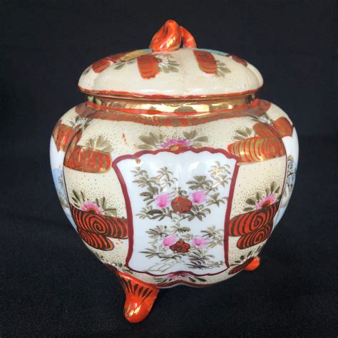 Kutani hand painted china. View this item and discover similar for sale at 1stDibs - An exceptional antique Japanese Meiji Kutani porcelain small vase of double gourd form hand painted with birds and dating from the 19th Century. This finely 