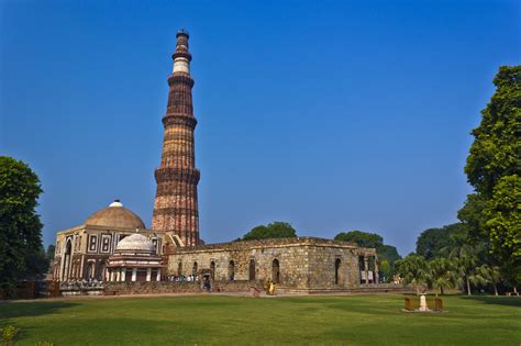 From Wikipedia, the free encyclopedia. Kutub mínár je najvyšší minaret v Indii (vysoký 72,8 m, priemer základne 14,3 m, vrcholu len 2,75 m). Nachádza sa v meste Dillí a je súčasťou komplexu Kutub. Svetové dedičstvo UNESCO. Rýchle fakty Qutb Minar and its Monuments, Delhi*, Lokalita Svetového dedičstva UNESCO ...
