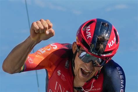 Kwiatkowski wins mountaintop Tour stage, Pogacar cuts into Vingegaard’s lead with late attack
