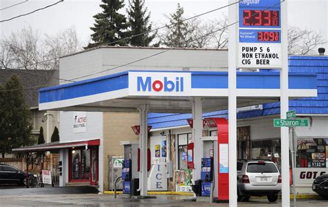 Check current gas prices and read customer reviews. Rated 4 out of 5 stars. Kwik Trip in Madison, WI. Carries Regular, Midgrade, Premium, Diesel. Has Propane, C-Store, Pay At Pump, Restrooms, Air Pump, ATM, Loyalty Discount, Lotto, Beer, Wine. Check current gas prices and read customer reviews.. 