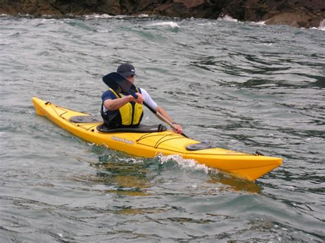Kayak / Kayak Kayak is a booking and price comparison travel website. It’s a one-stop shop for excursionists looking for affordable travel deals.In essence, the website gives you price comparisons to enable you to make the best choice possible for accommodation, flights, and rental car prices.. 