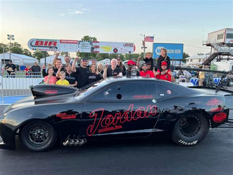 Salary, Earnings. Specific reports state that Kyle Kelley's net worth is estimated to be around $500,000. Each episode of Street Outlaws pays him $150,000. He earned $16,000 in cash in a car race in Texas in 2015. In Oklahoma, he won a race worth $6,000 i n cash and another worth $16,000. The Chevrolet Camaro he drives is about $26,900 in price.. 