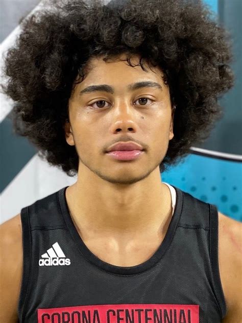 Boswell is a 2023 point guard from Chandler, Arizona and is ranked 11th in the country by 247sports. He chose Arizona over other schools and is Tommy Lloyd's first five-star recruit since arriving in Tucson.