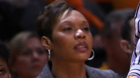 Head Coach: Kyra Elzy Alma Mater: Tennessee, 1999/2001 Overall: 29-20 (.591) (2nd season) at UK: 29-20 (.591) (2nd season) QUICK NOTES • Kentucky is in its 48th season with a 873-569 (.605) all-time record. • UK has won back-to-back league games for the first time this season. • Kentucky is coming off an impressive come-from-behind .... 