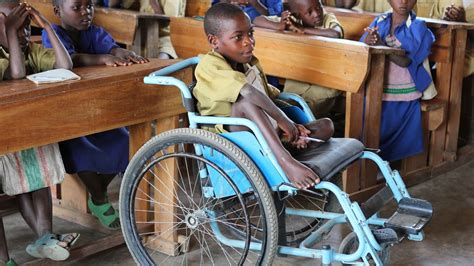 L' éducation des personnes handicapées, hier et aujourd'hui. - Twee voorlezingen over graanwetten en graanhandel gehouden bij de school ....