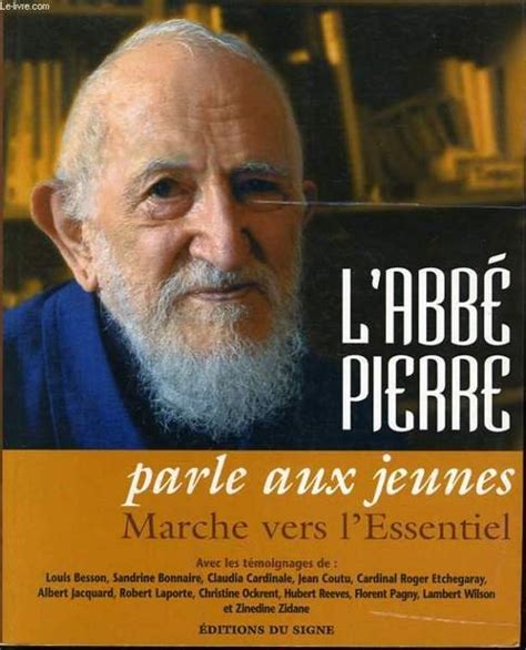 L'Abbe Pierre parle aux jeunes marche vers l'essentiel.