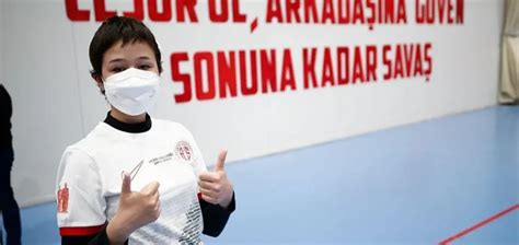 Lösemili Aleyna'nın voleybol hayali "Antalyaspor" ile gerçek oldu - Son Dakika Haberleri